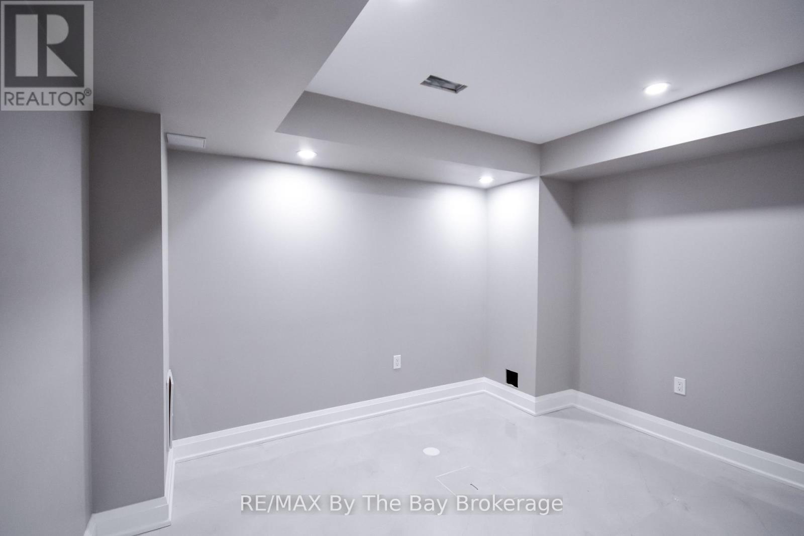 30 Misty Ridge Road, Wasaga Beach, ON - Indoor Photo Showing Other Room