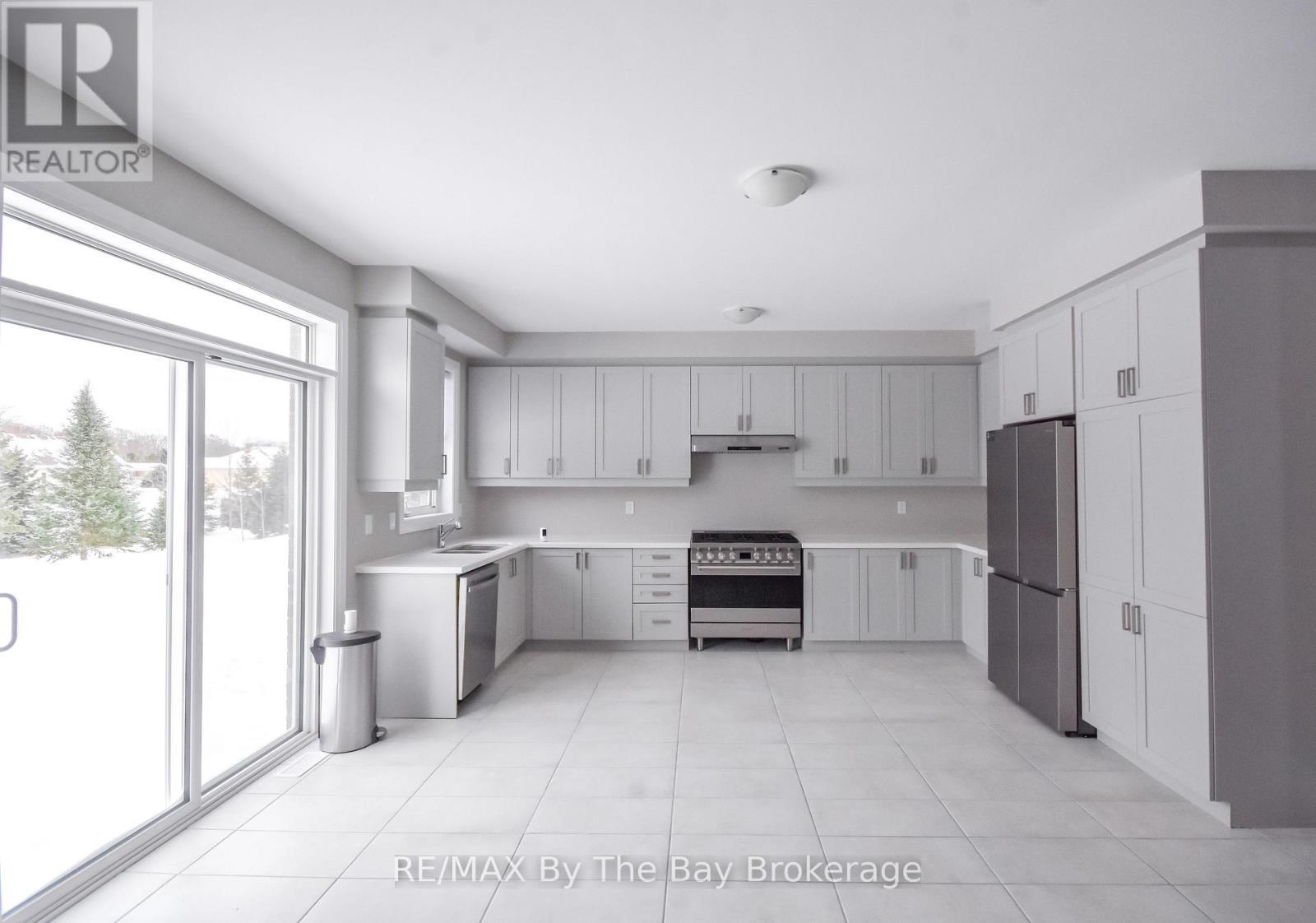 30 Misty Ridge Road, Wasaga Beach, ON - Indoor Photo Showing Kitchen