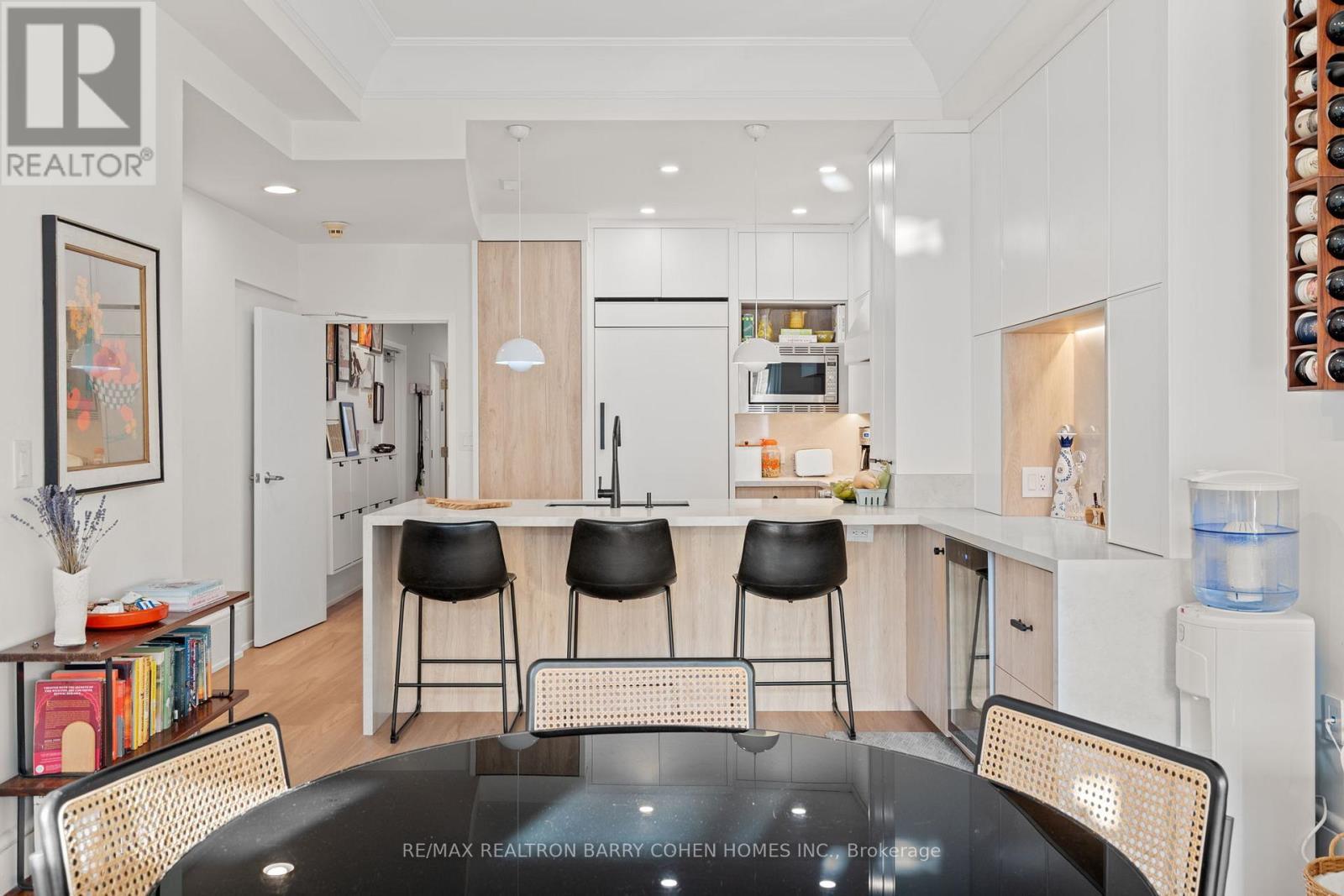 201 - 336 Davenport Road, Toronto, ON - Indoor Photo Showing Kitchen With Upgraded Kitchen