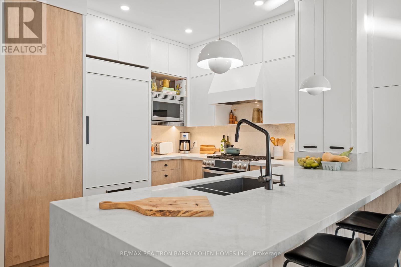 201 - 336 Davenport Road, Toronto, ON - Indoor Photo Showing Kitchen With Double Sink With Upgraded Kitchen