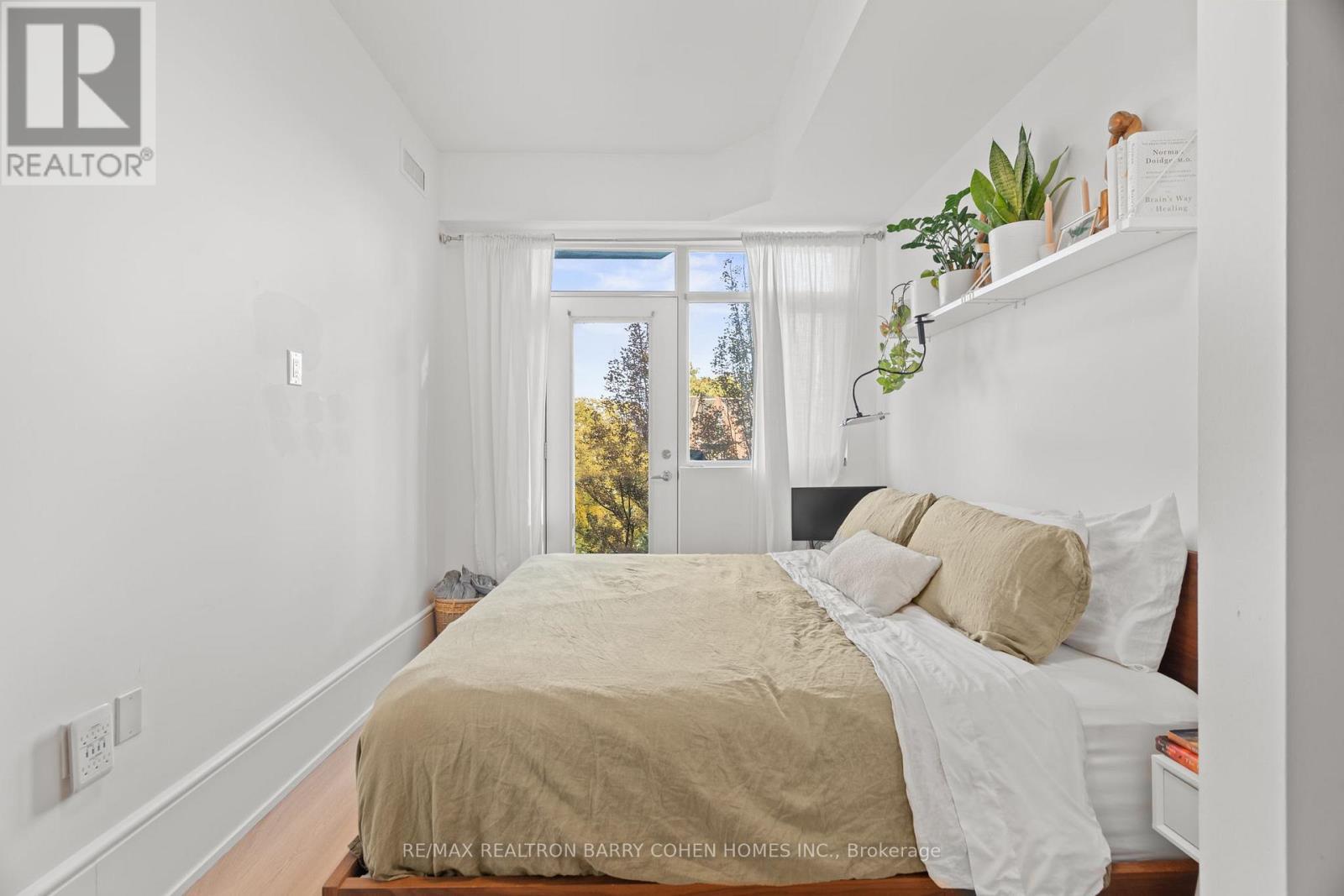 201 - 336 Davenport Road, Toronto, ON - Indoor Photo Showing Bedroom