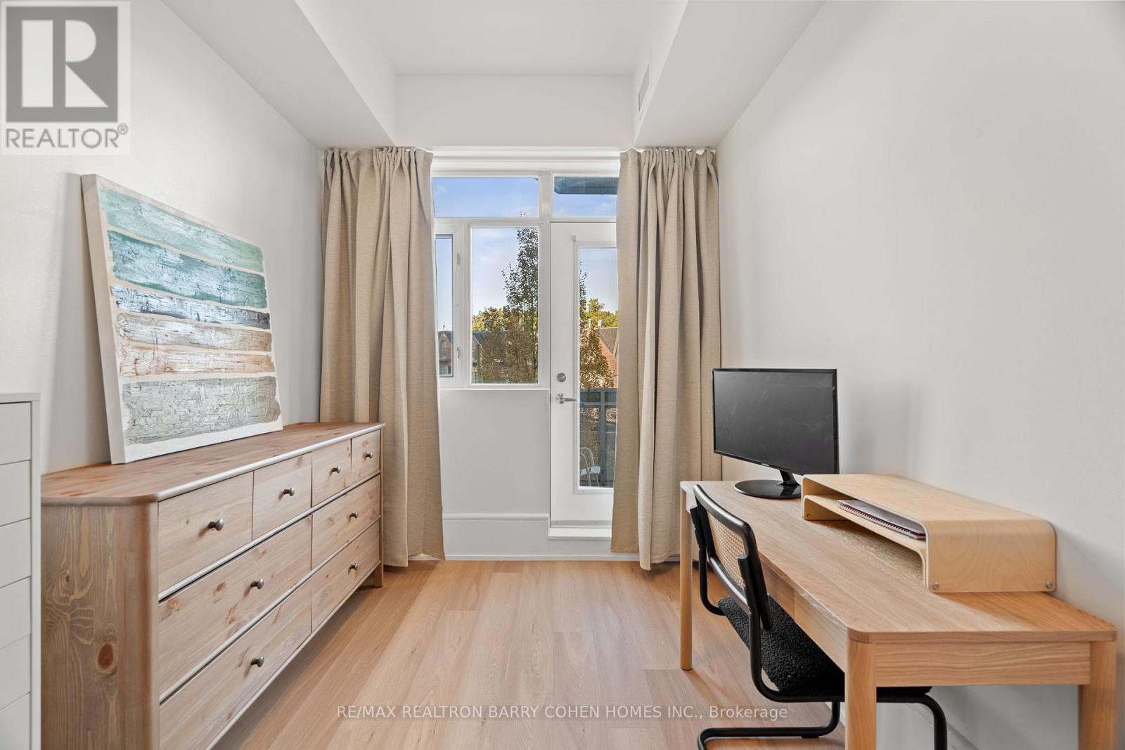 201 - 336 Davenport Road, Toronto, ON - Indoor Photo Showing Office