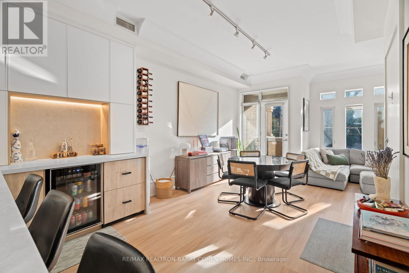 201 - 336 Davenport Road, Toronto, ON - Indoor