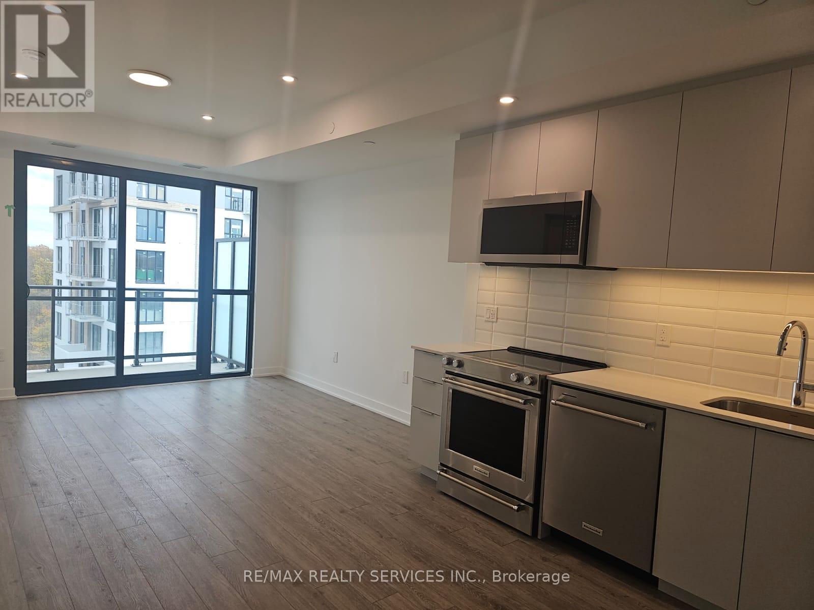 608 - 720 Whitlock Avenue, Milton, ON - Indoor Photo Showing Kitchen