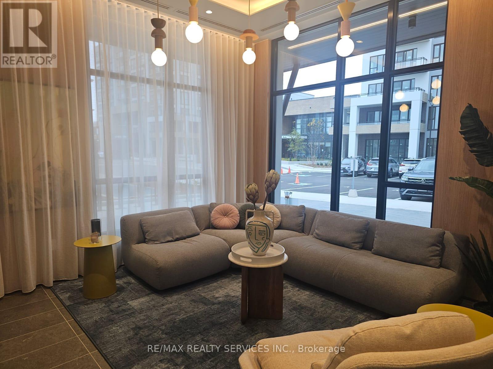608 - 720 Whitlock Avenue, Milton, ON - Indoor Photo Showing Living Room