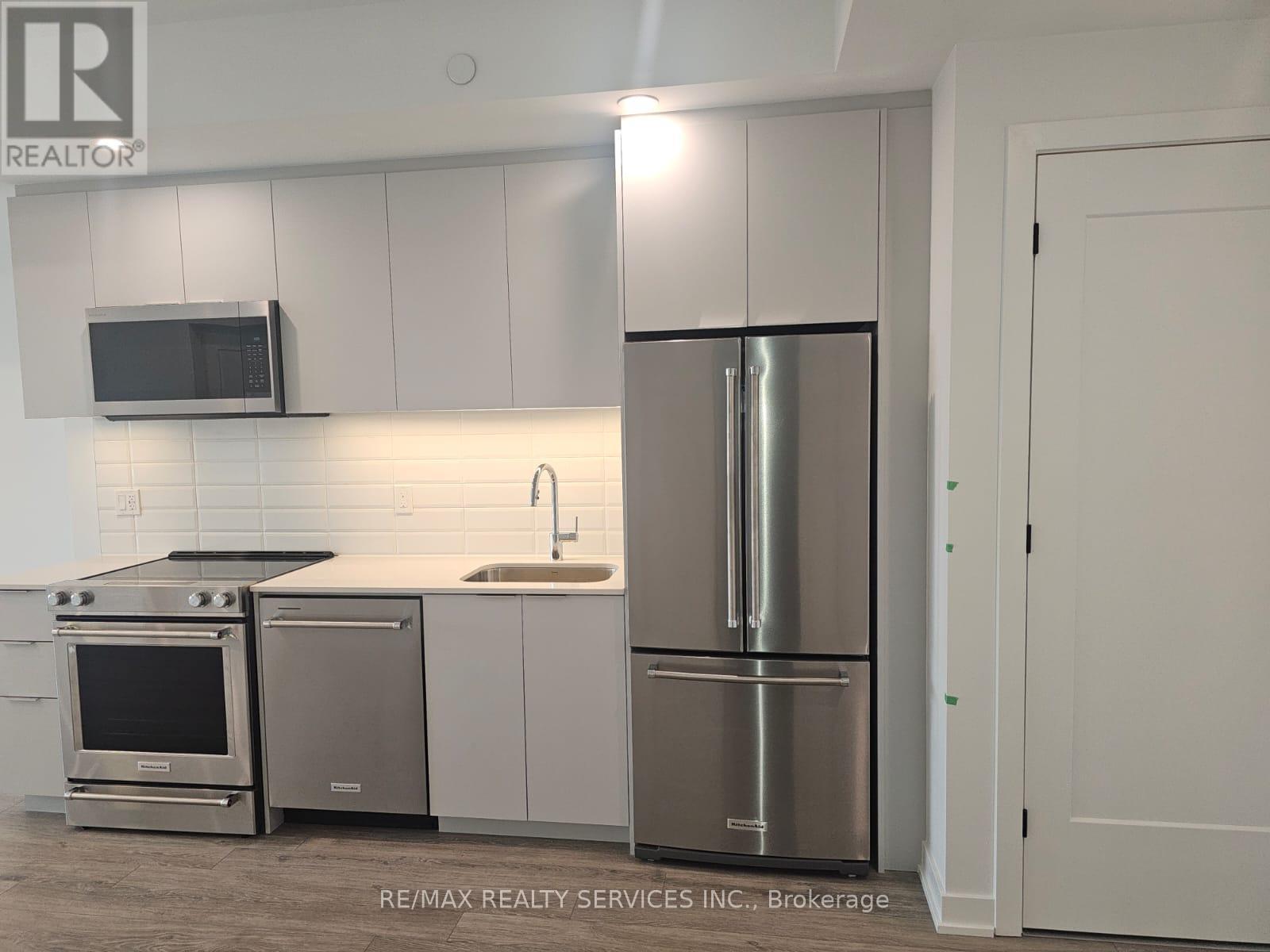 608 - 720 Whitlock Avenue, Milton, ON - Indoor Photo Showing Kitchen With Stainless Steel Kitchen With Upgraded Kitchen