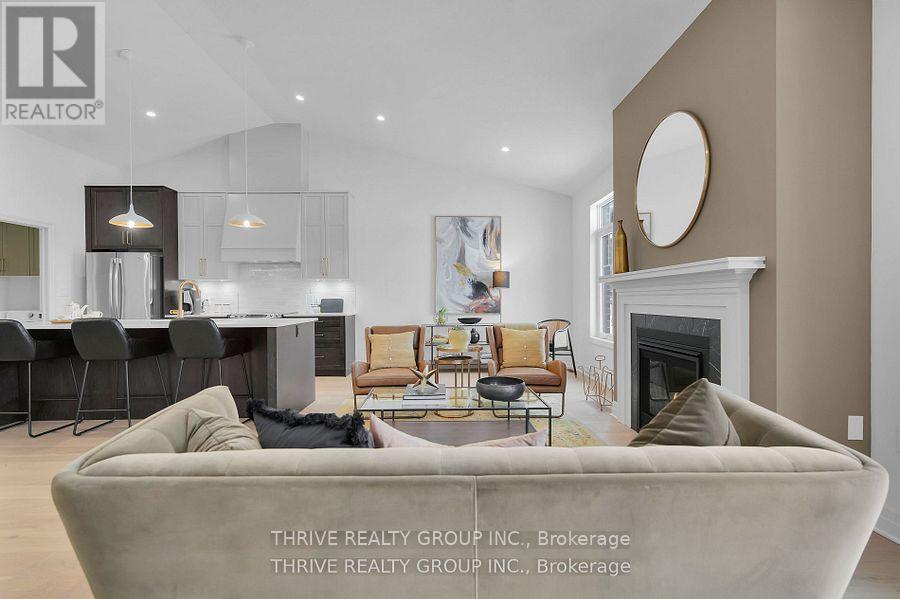 15 - 1080 Upperpoint Avenue, London South (South B), ON - Indoor Photo Showing Living Room With Fireplace