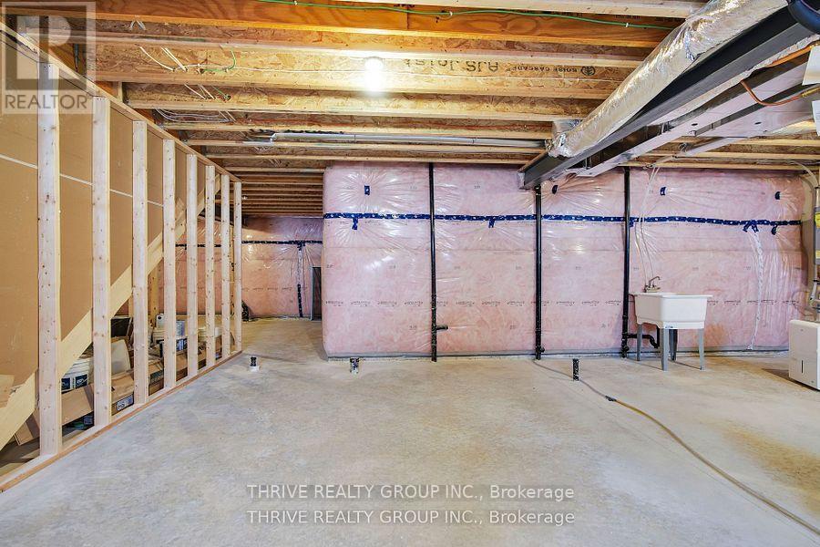 15 - 1080 Upperpoint Avenue, London South (South B), ON - Indoor Photo Showing Garage