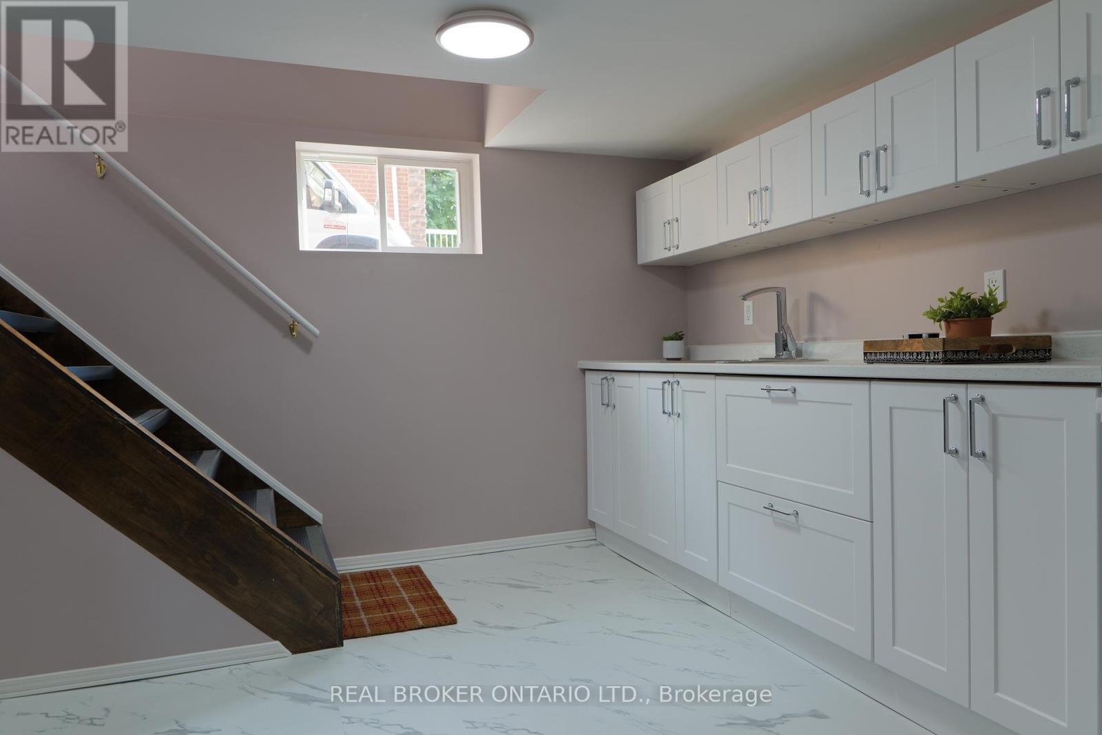 39 Cloverhill Road, Hamilton, ON - Indoor Photo Showing Other Room