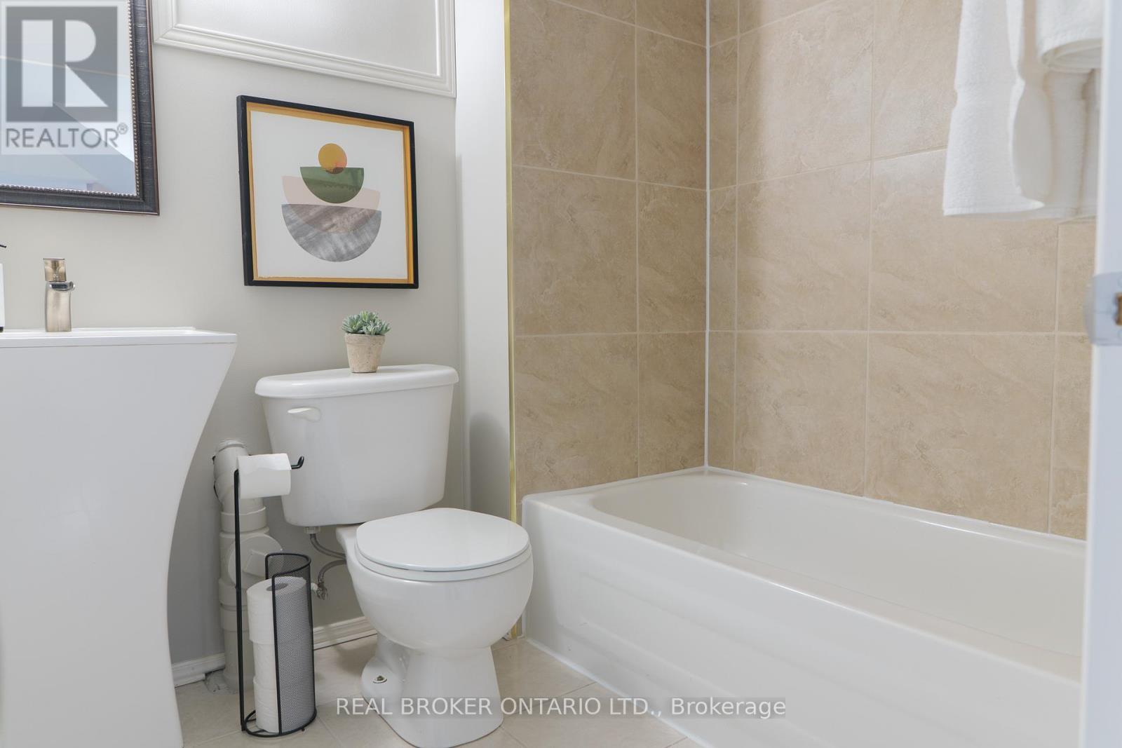 39 Cloverhill Road, Hamilton, ON - Indoor Photo Showing Bathroom