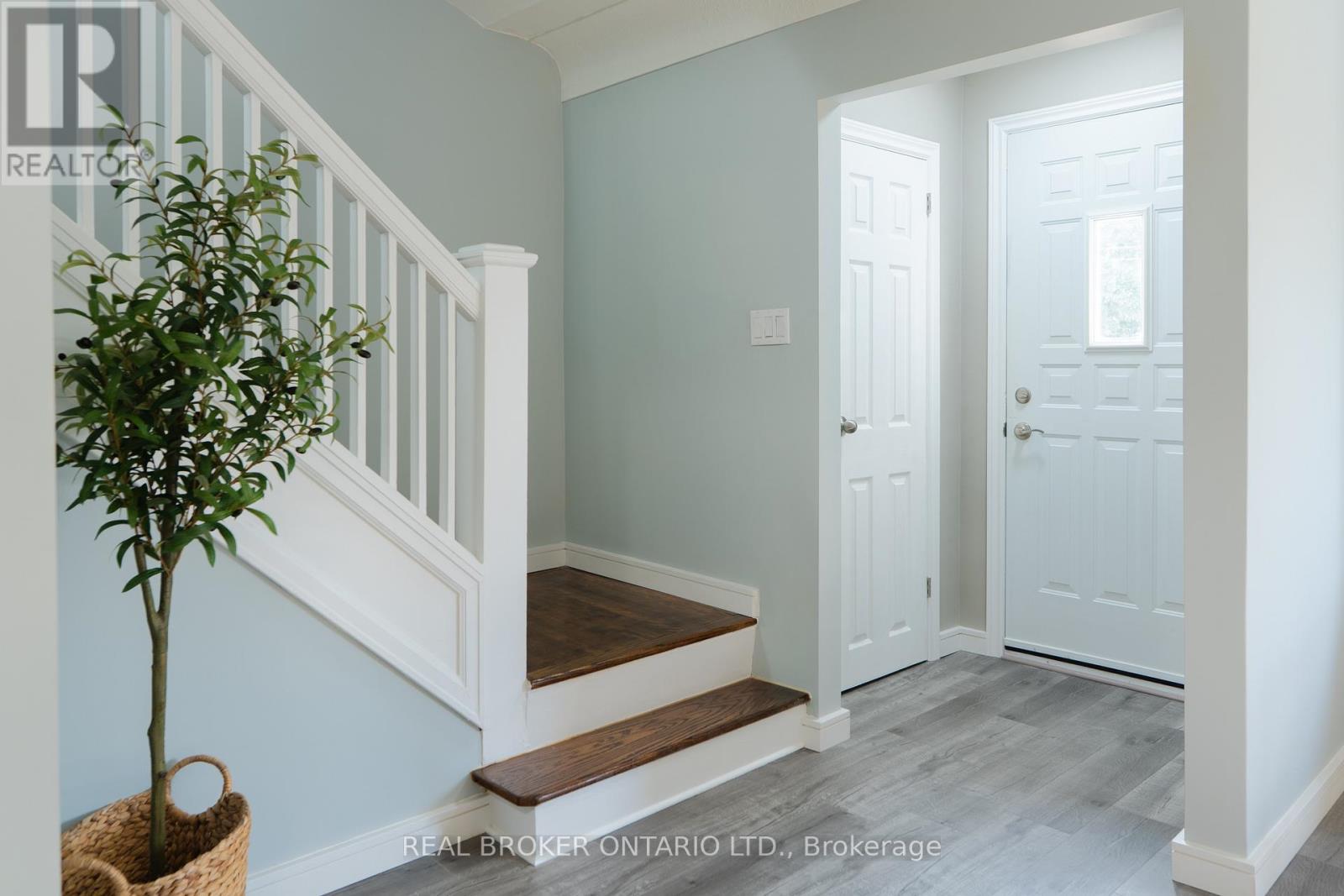 39 Cloverhill Road, Hamilton, ON - Indoor Photo Showing Other Room