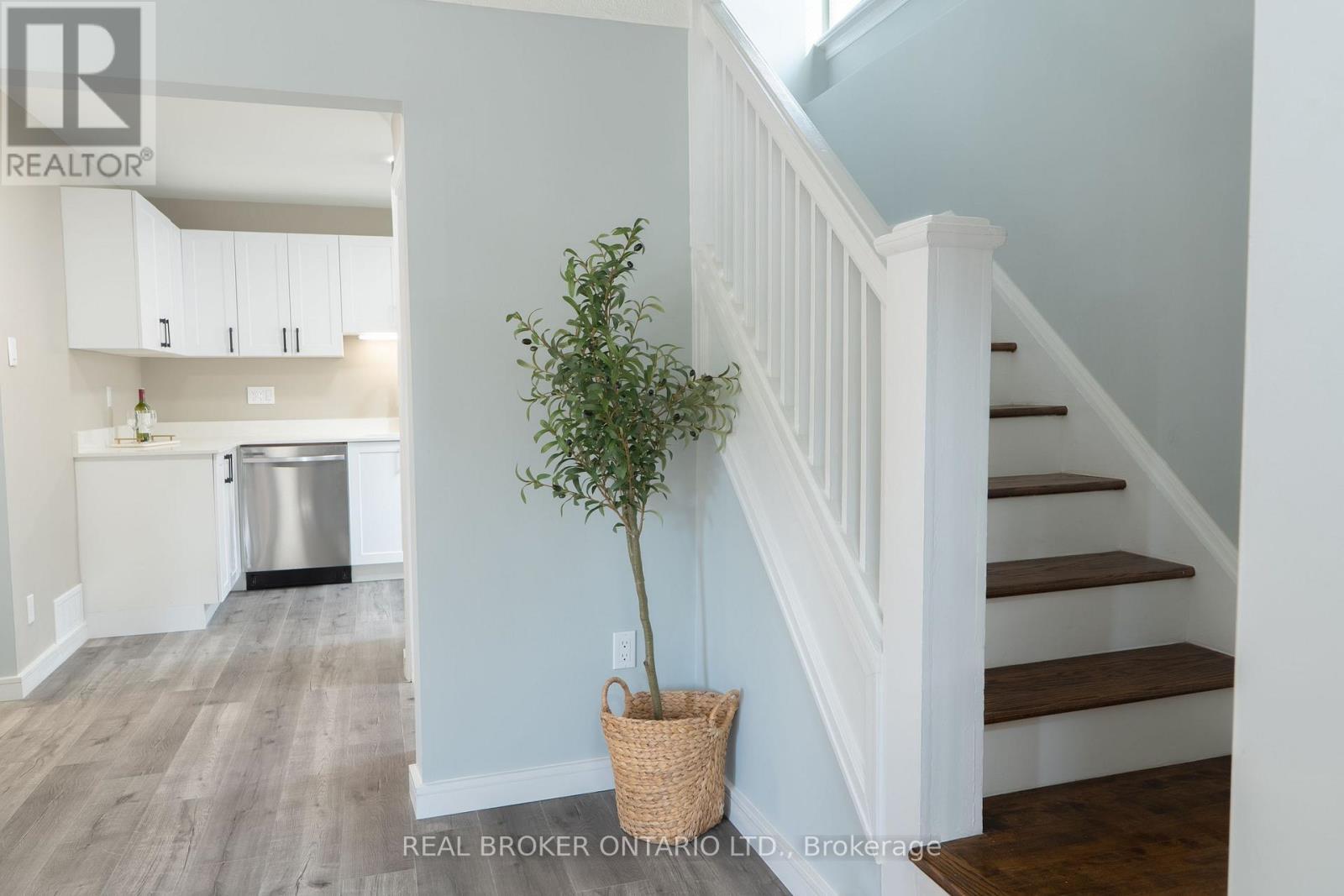 39 Cloverhill Road, Hamilton, ON - Indoor