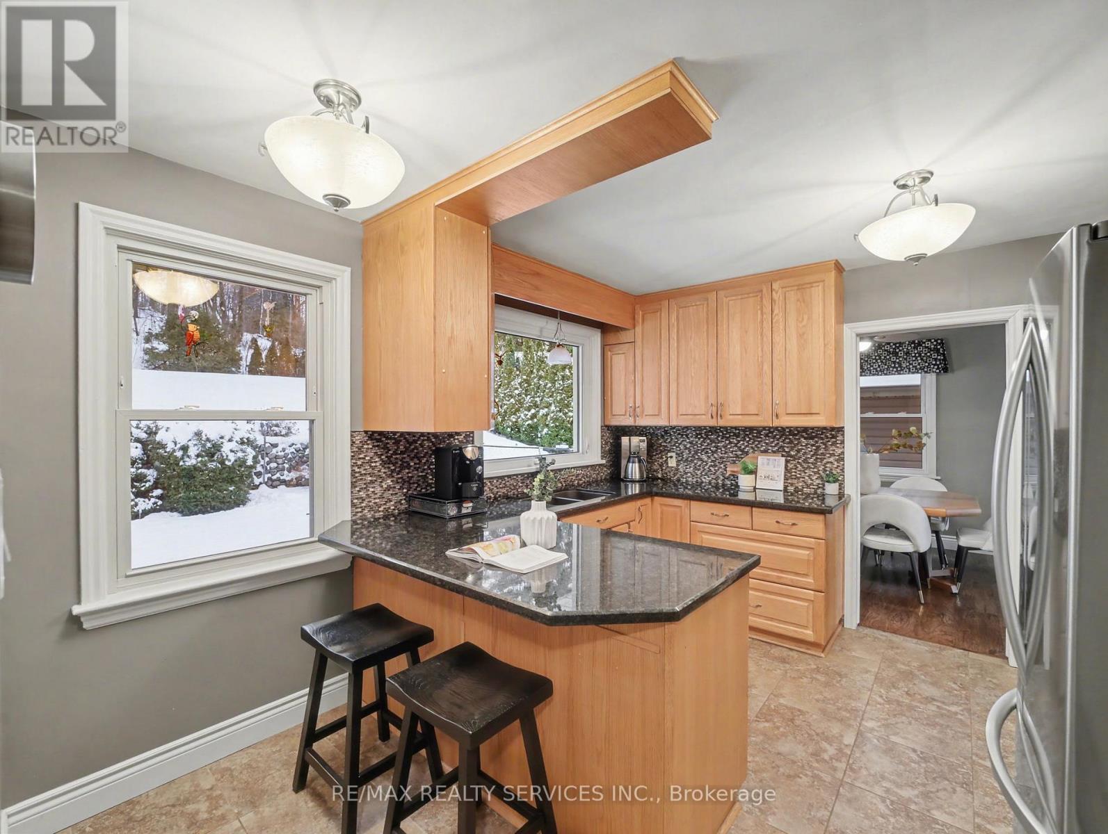 145 Glenforest Road, Cambridge, ON - Indoor Photo Showing Kitchen