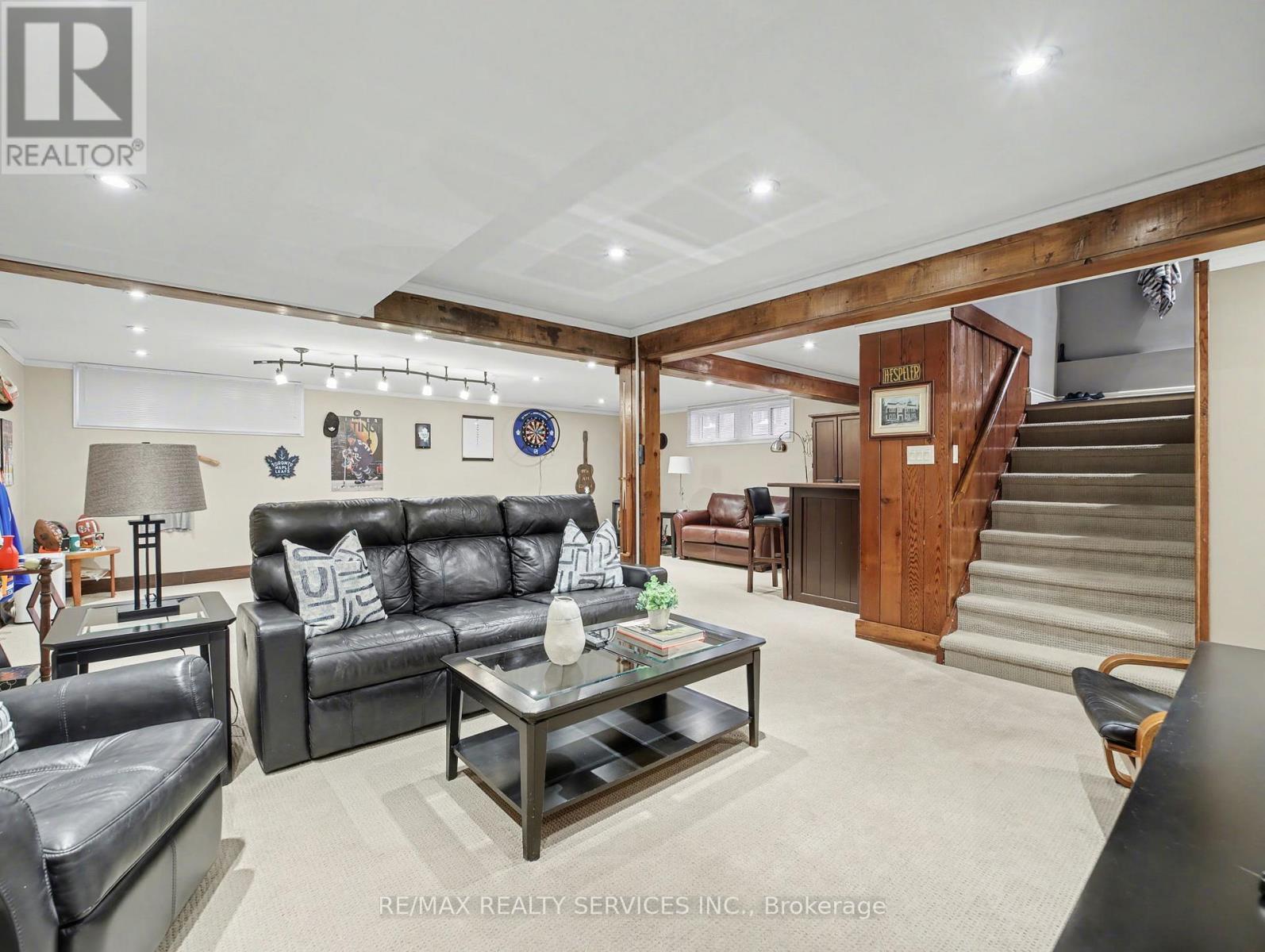145 Glenforest Road, Cambridge, ON - Indoor Photo Showing Living Room