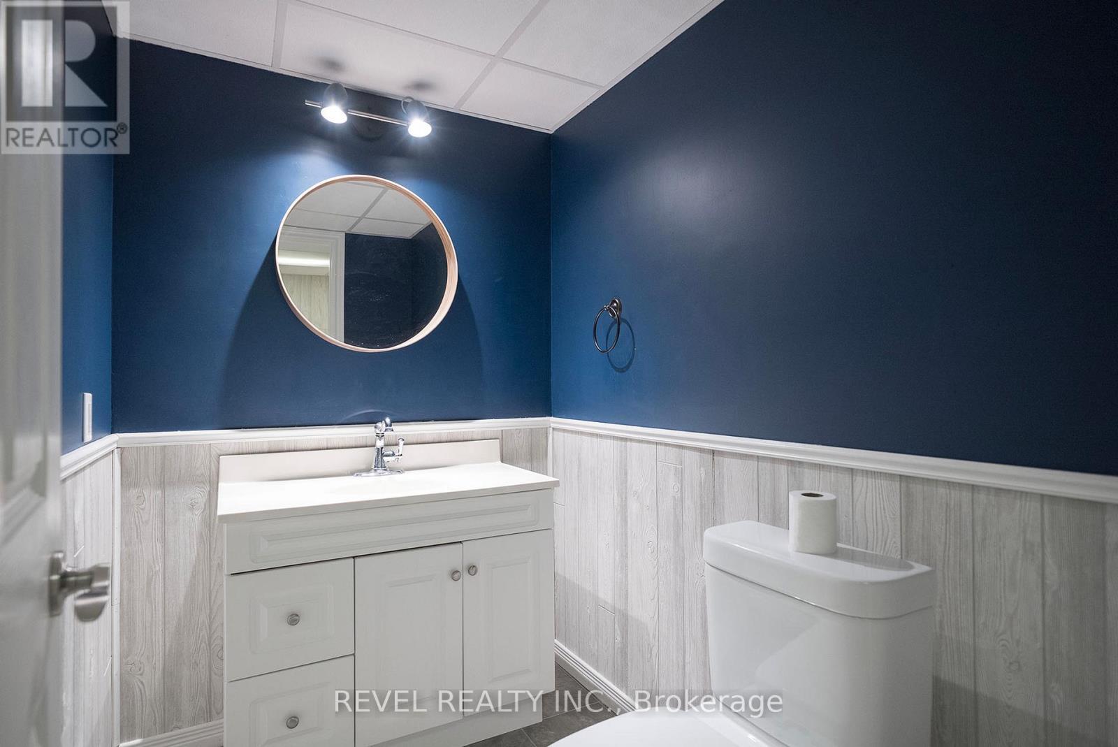 2 Grenada Drive, Norfolk, ON - Indoor Photo Showing Bathroom