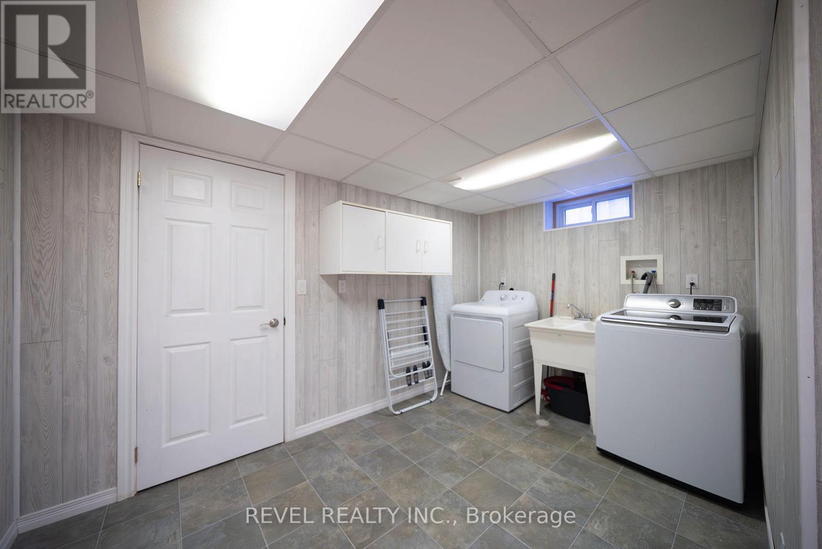 2 Grenada Drive, Norfolk, ON - Indoor Photo Showing Laundry Room