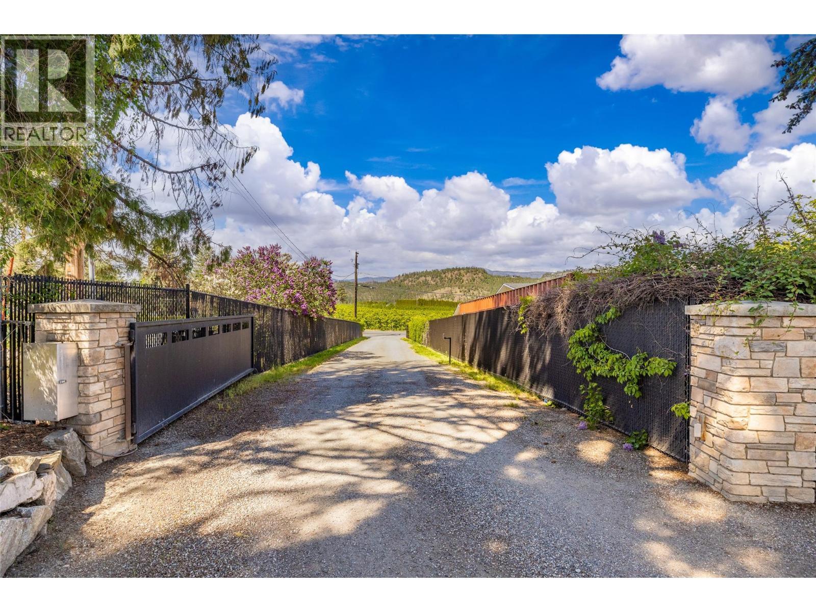 2430 Longhill Road, Kelowna, BC - Outdoor