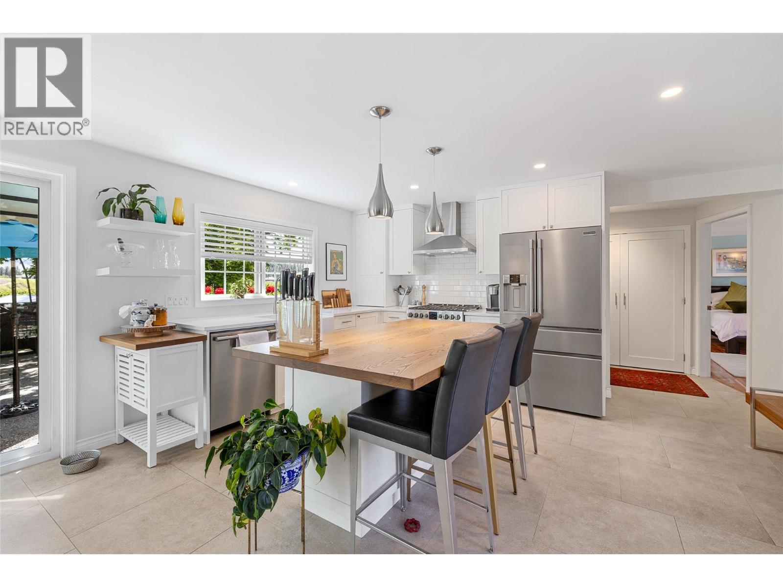 2430 Longhill Road, Kelowna, BC - Indoor