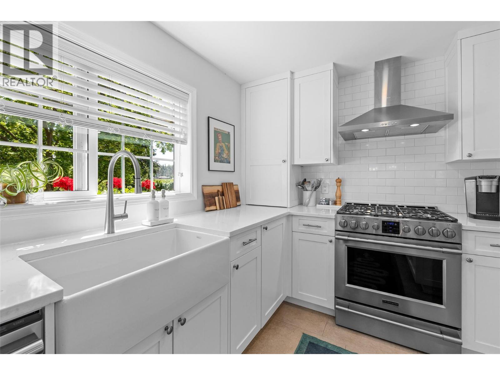 2430 Longhill Road, Kelowna, BC - Indoor Photo Showing Kitchen