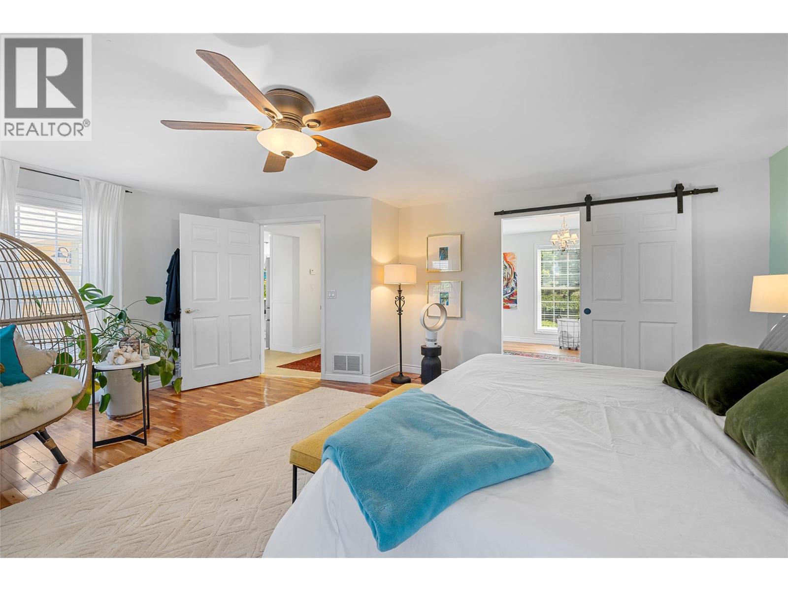 2430 Longhill Road, Kelowna, BC - Indoor Photo Showing Bedroom