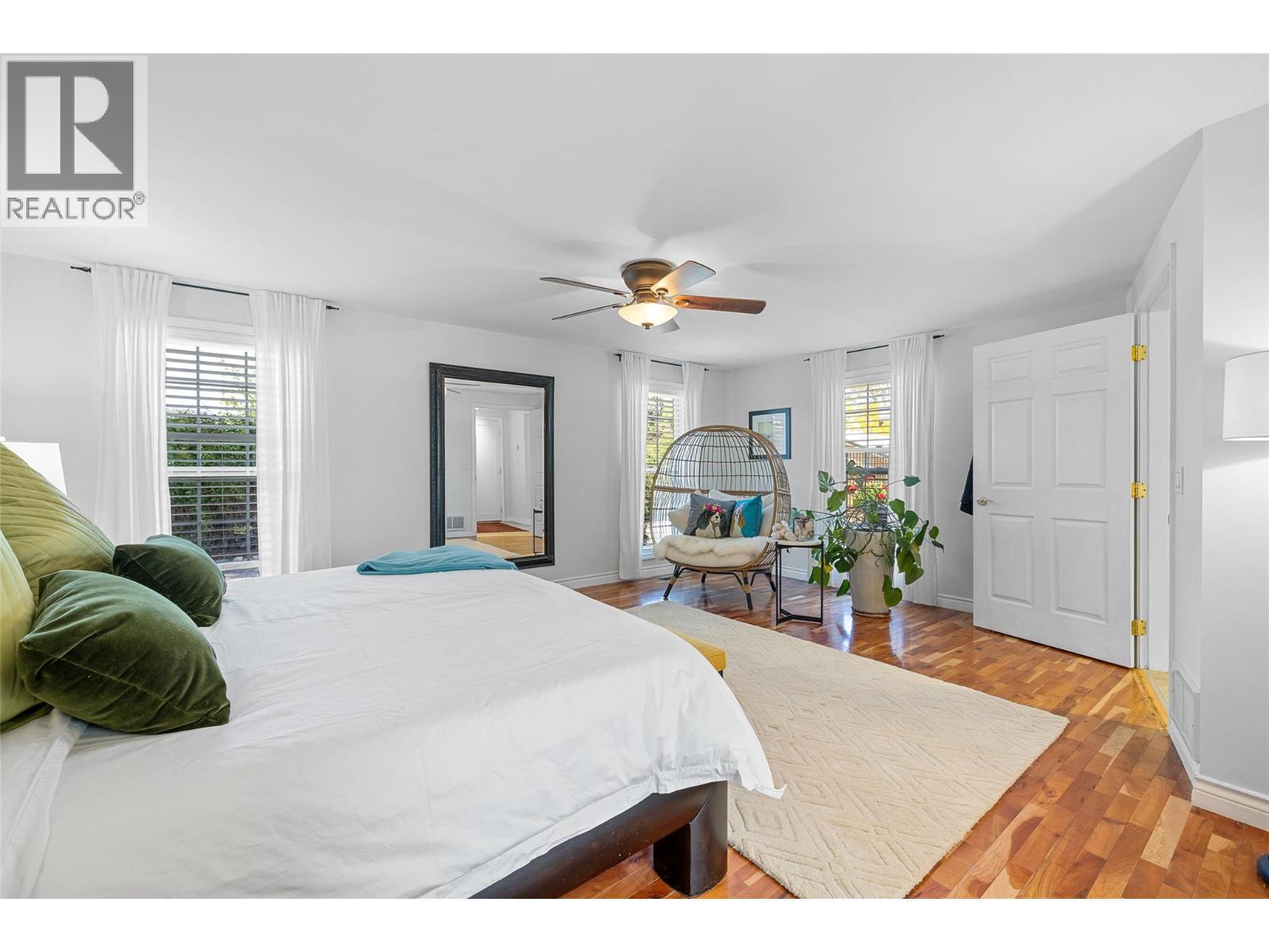 2430 Longhill Road, Kelowna, BC - Indoor Photo Showing Bedroom