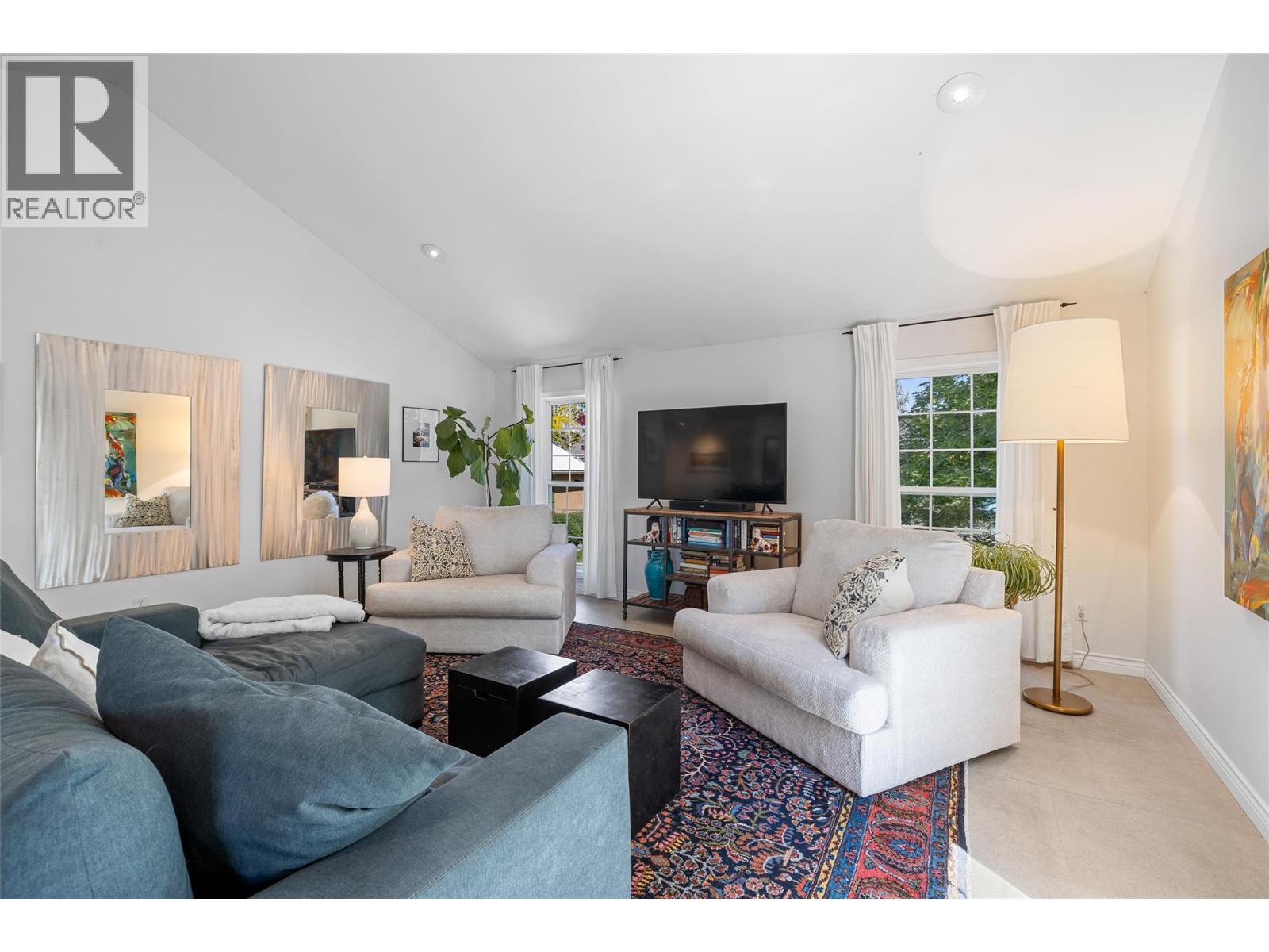 2430 Longhill Road, Kelowna, BC - Indoor Photo Showing Living Room
