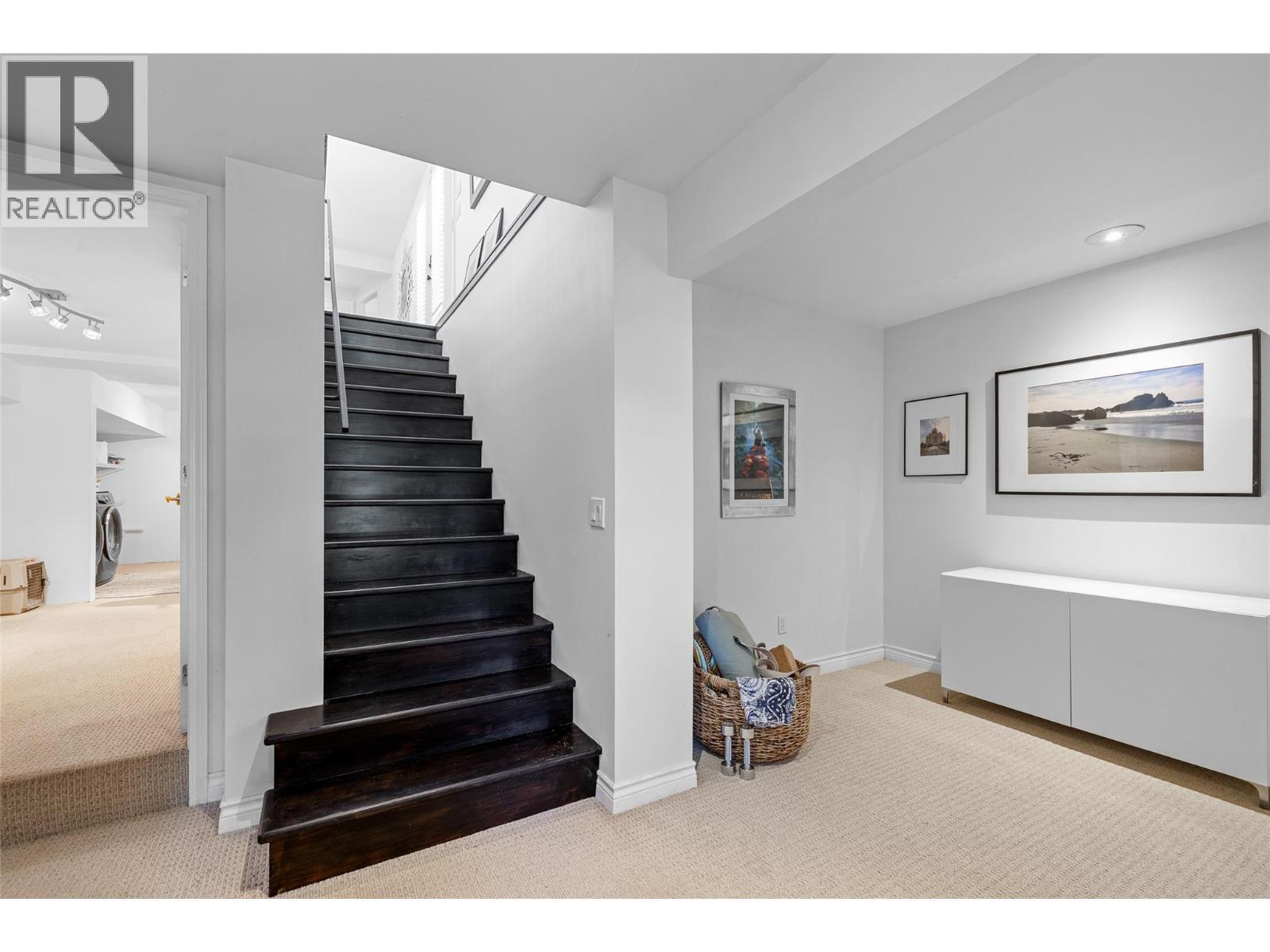 2430 Longhill Road, Kelowna, BC - Indoor Photo Showing Other Room