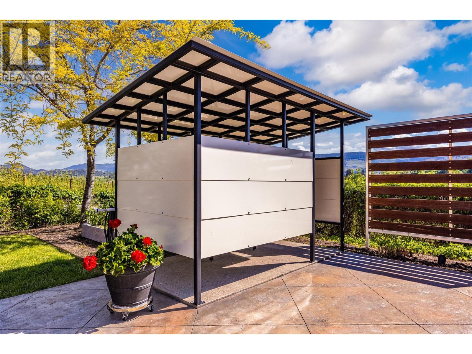 2430 Longhill Road, Kelowna, BC - Outdoor