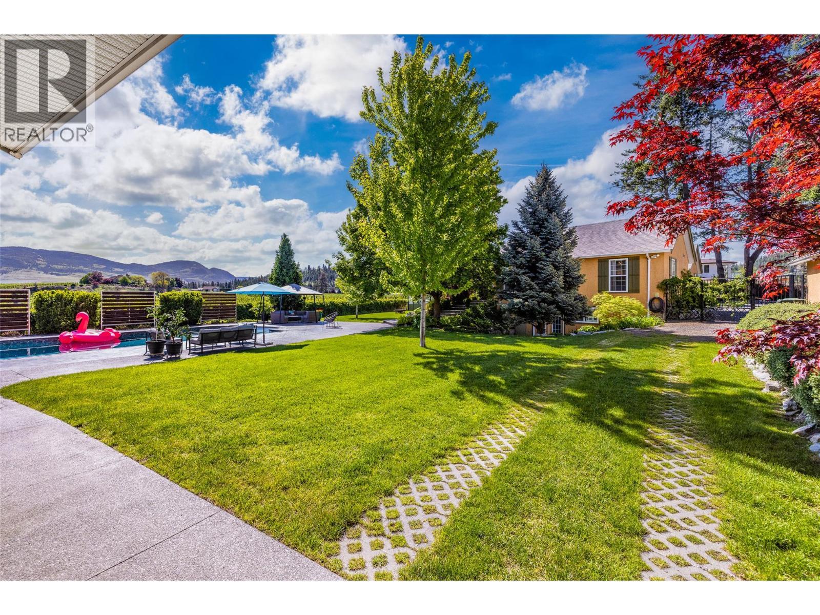 2430 Longhill Road, Kelowna, BC - Outdoor