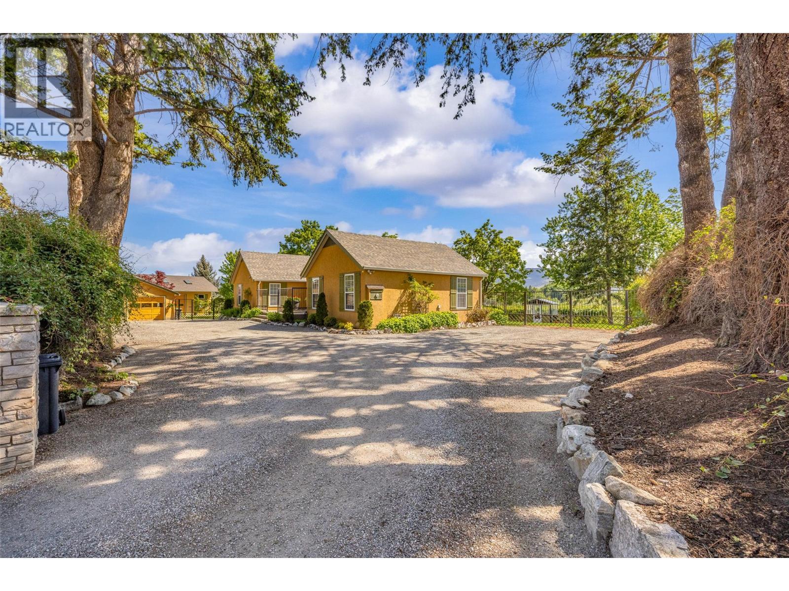 2430 Longhill Road, Kelowna, BC - Outdoor