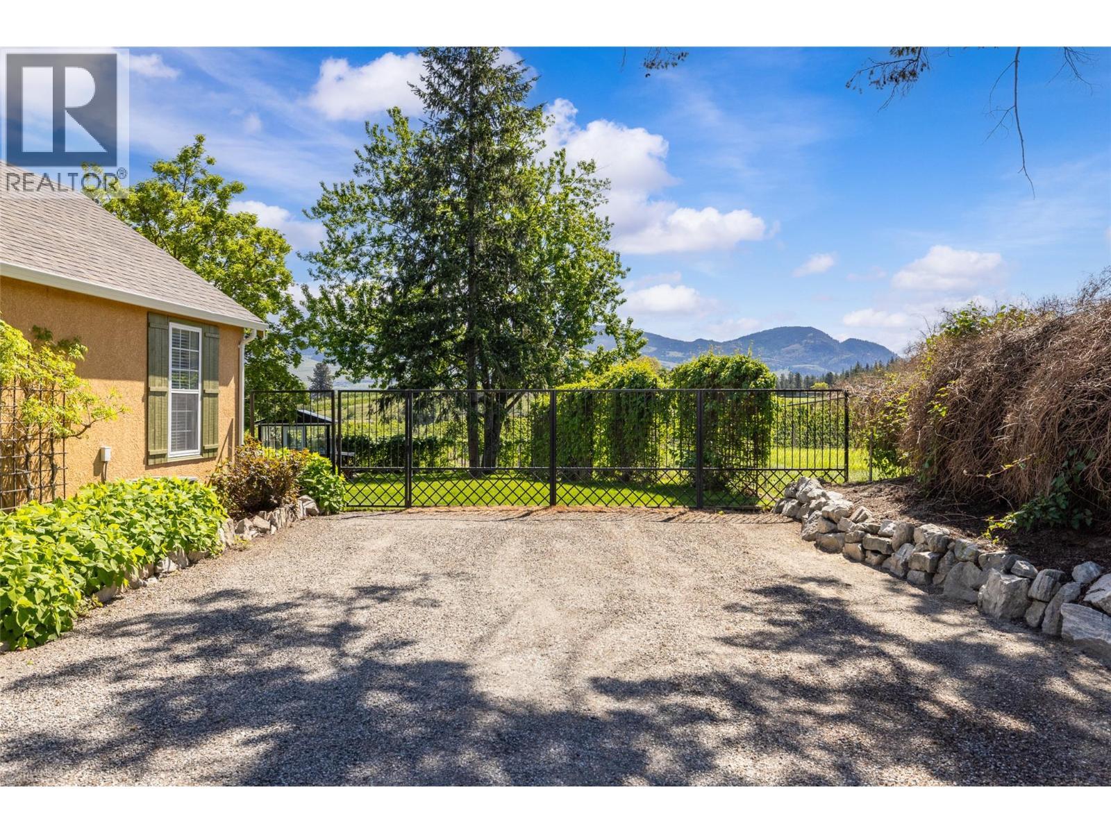 2430 Longhill Road, Kelowna, BC - Outdoor