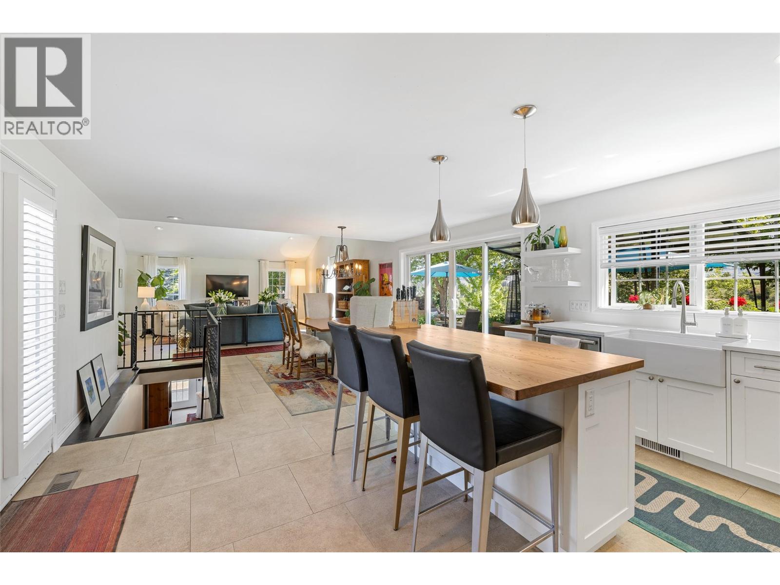 2430 Longhill Road, Kelowna, BC - Indoor