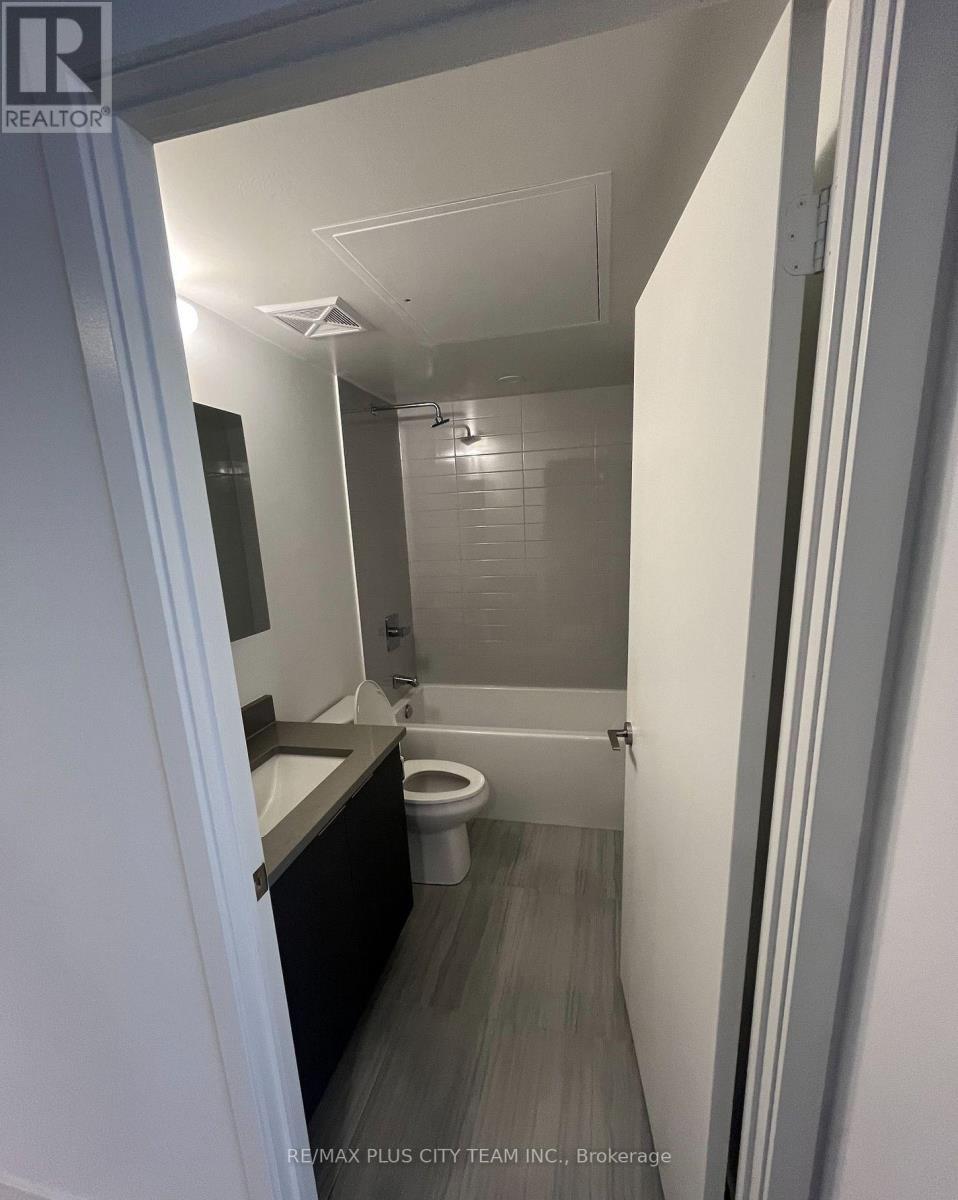 1512 - 2033 Kennedy Road, Toronto, ON - Indoor Photo Showing Bathroom