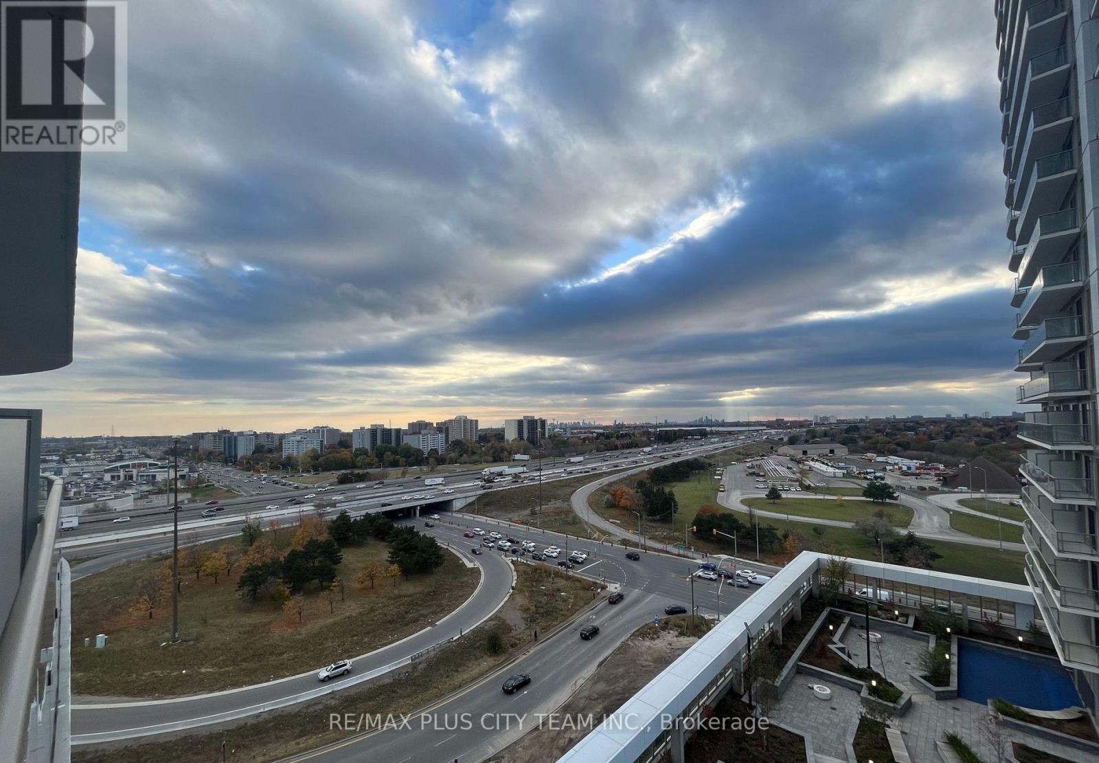 1512 - 2033 Kennedy Road, Toronto, ON - Outdoor With View