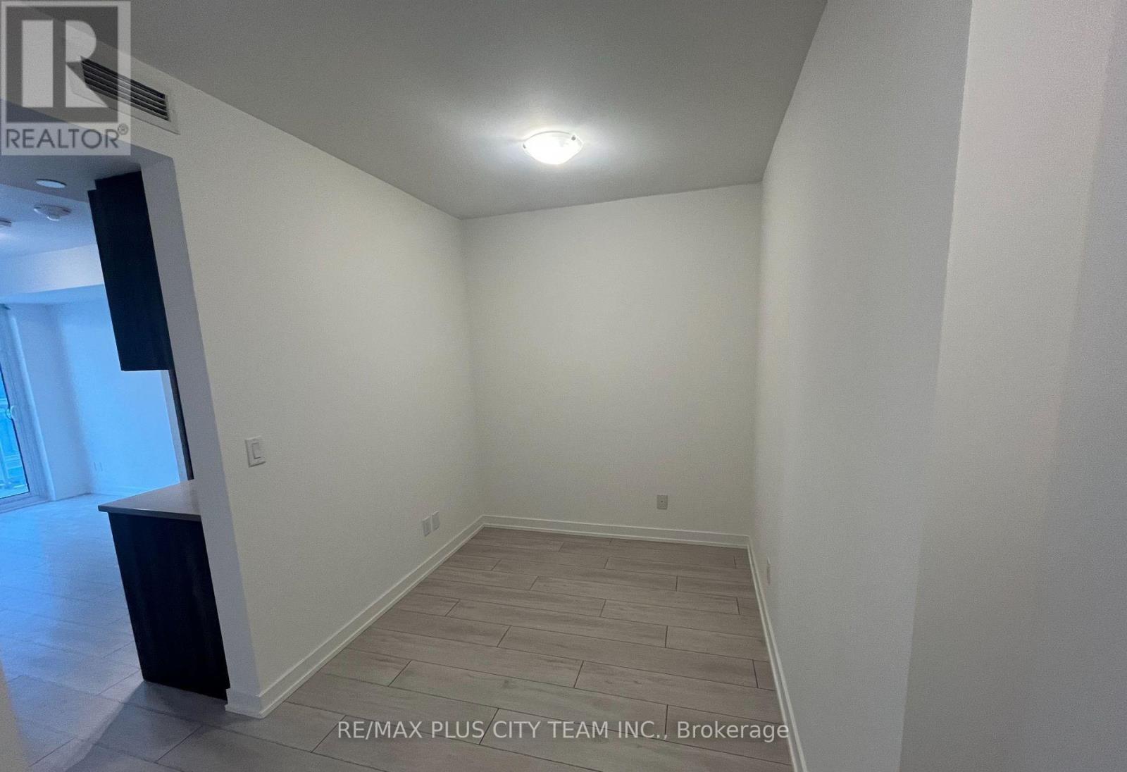 1512 - 2033 Kennedy Road, Toronto, ON - Indoor Photo Showing Other Room