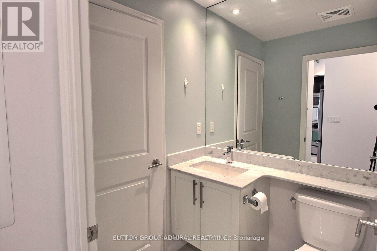 2208 - 85 East Liberty Street, Toronto, ON - Indoor Photo Showing Bathroom