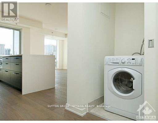 1102 - 428 Sparks Street, Ottawa, ON - Indoor Photo Showing Laundry Room