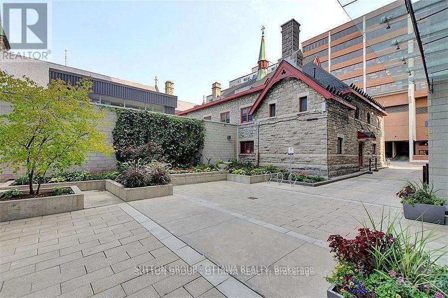 1102 - 428 Sparks Street, Ottawa, ON - Outdoor