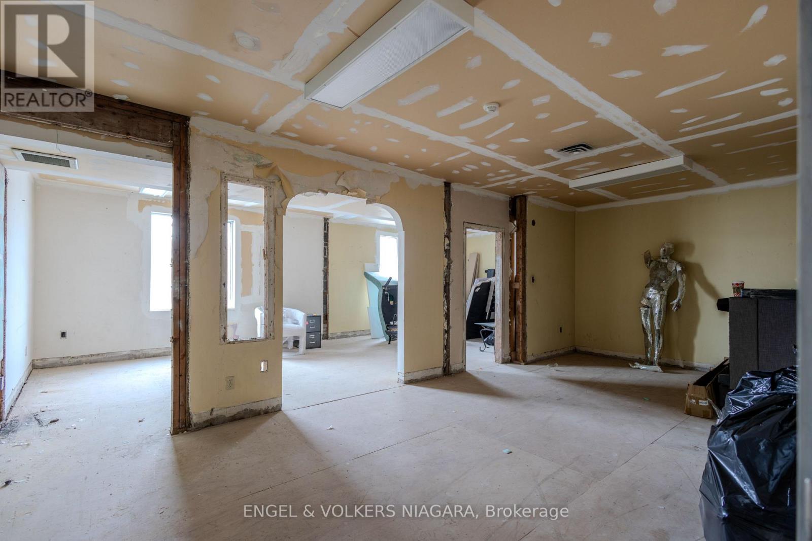 4796 Victoria Avenue, Niagara Falls (Downtown), ON