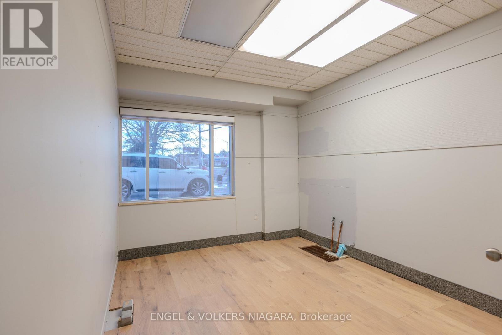 4796 Victoria Avenue, Niagara Falls (Downtown), ON