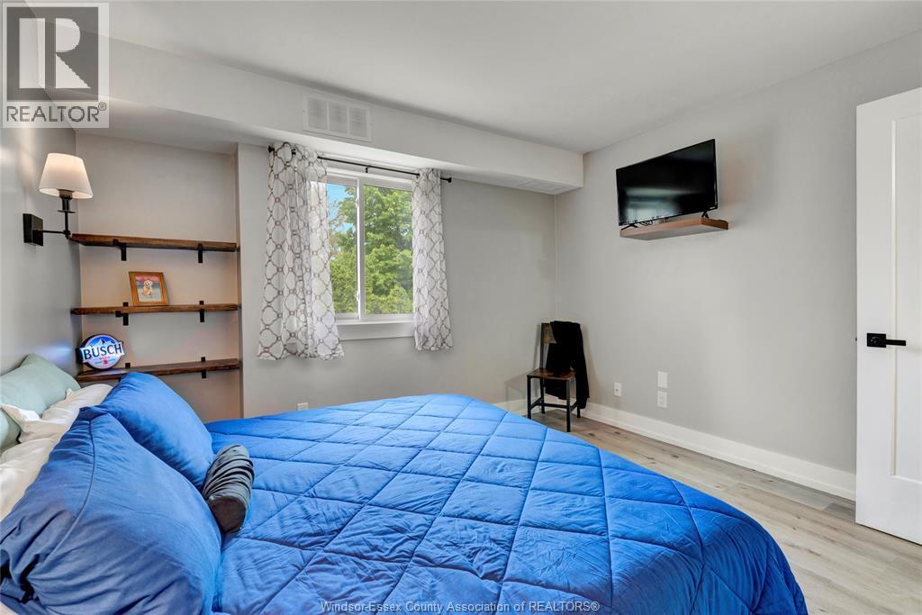 44 Robson Road Unit# 216, Leamington, ON - Indoor Photo Showing Bedroom