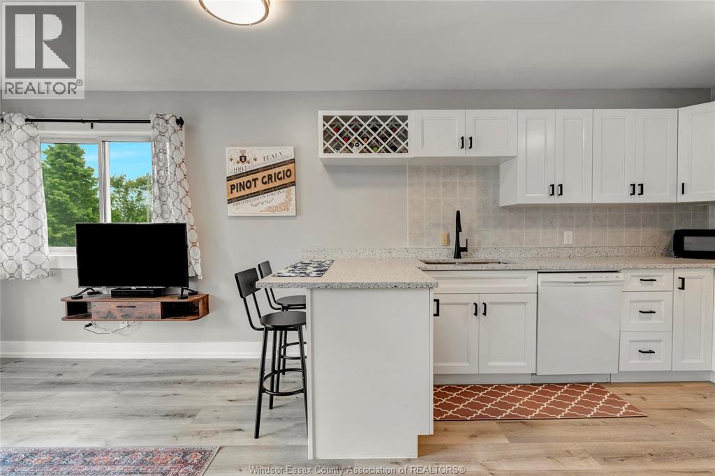 44 Robson Road Unit# 216, Leamington, ON - Indoor Photo Showing Kitchen