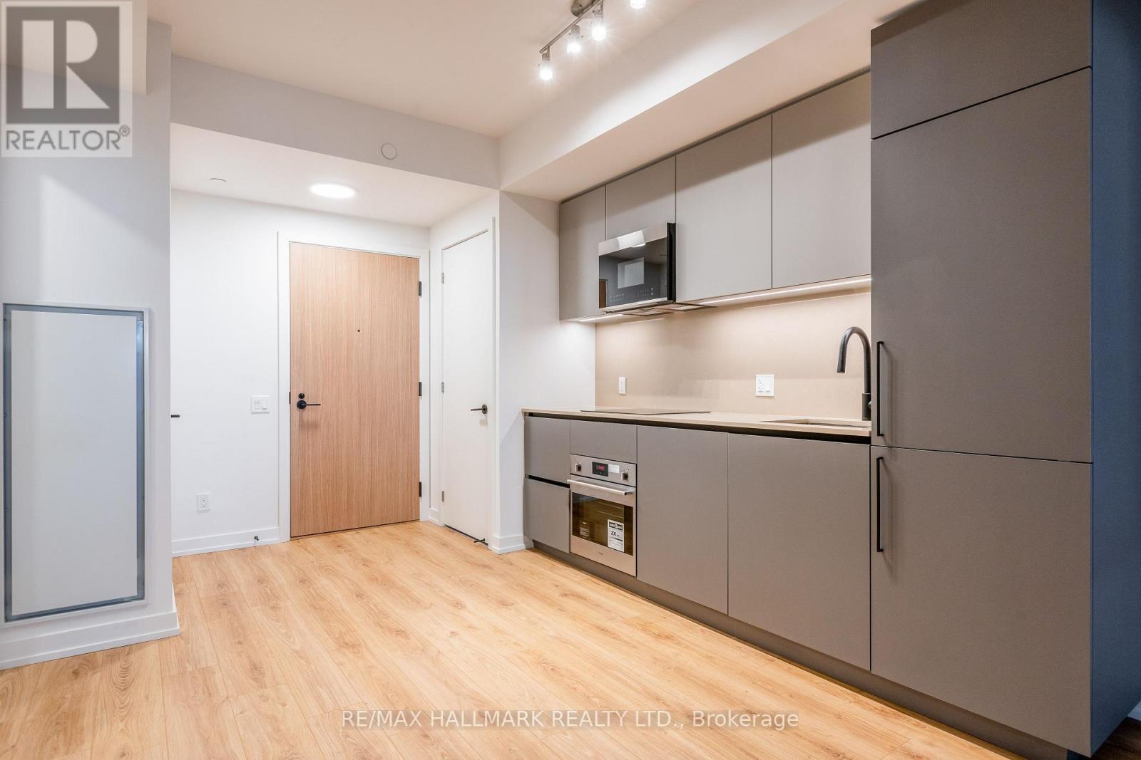 516 - 35 Parliament Street, Toronto, ON - Indoor Photo Showing Kitchen