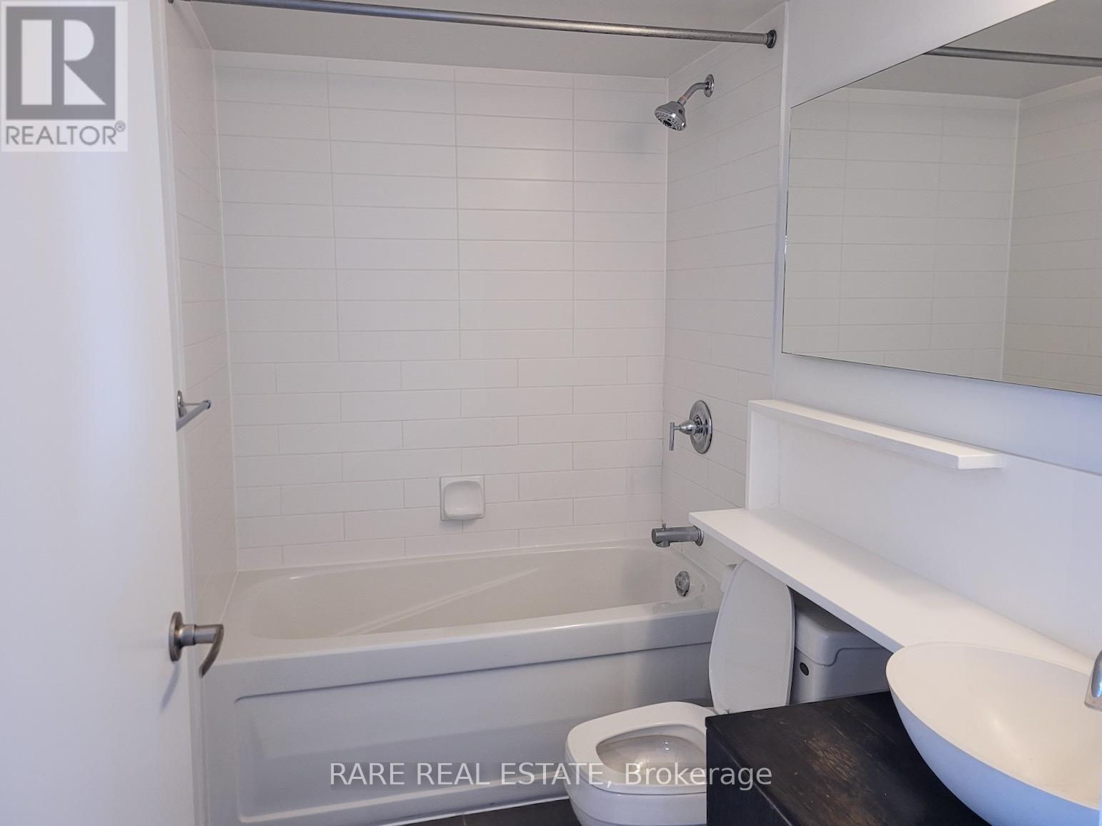 2008 - 15 Fort York Boulevard, Toronto, ON - Indoor Photo Showing Bathroom