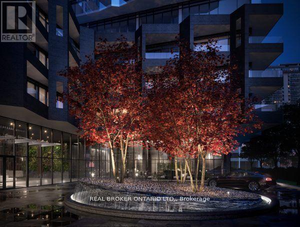 Courtyard - pick up/drop off - 420S - 110 Broadway Avenue, Toronto, ON - Outdoor