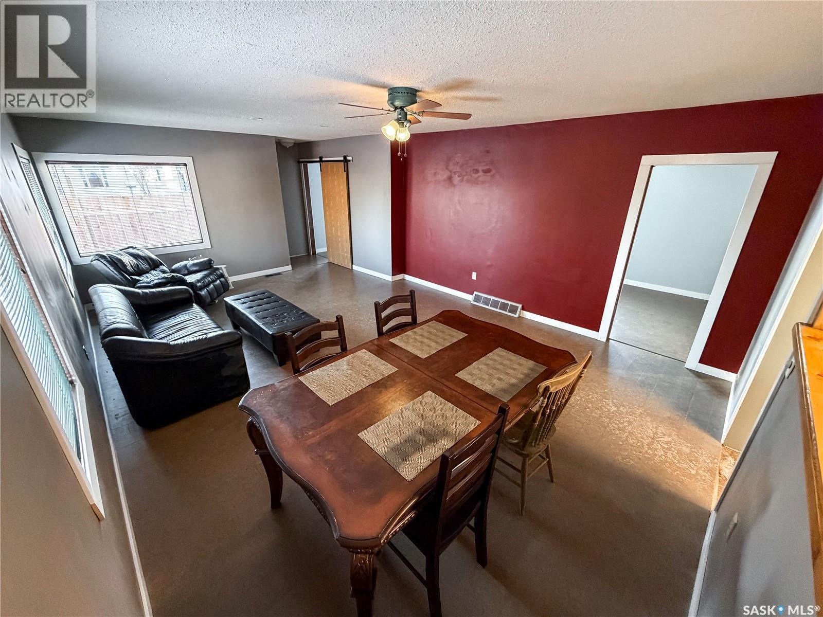 301 Front Street, Eastend, SK - Indoor