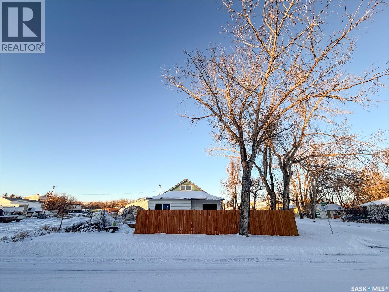 301 Front Street, Eastend, SK - Outdoor With View