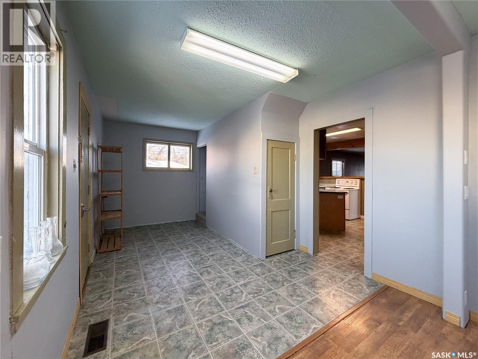 301 Front Street, Eastend, SK - Indoor Photo Showing Other Room