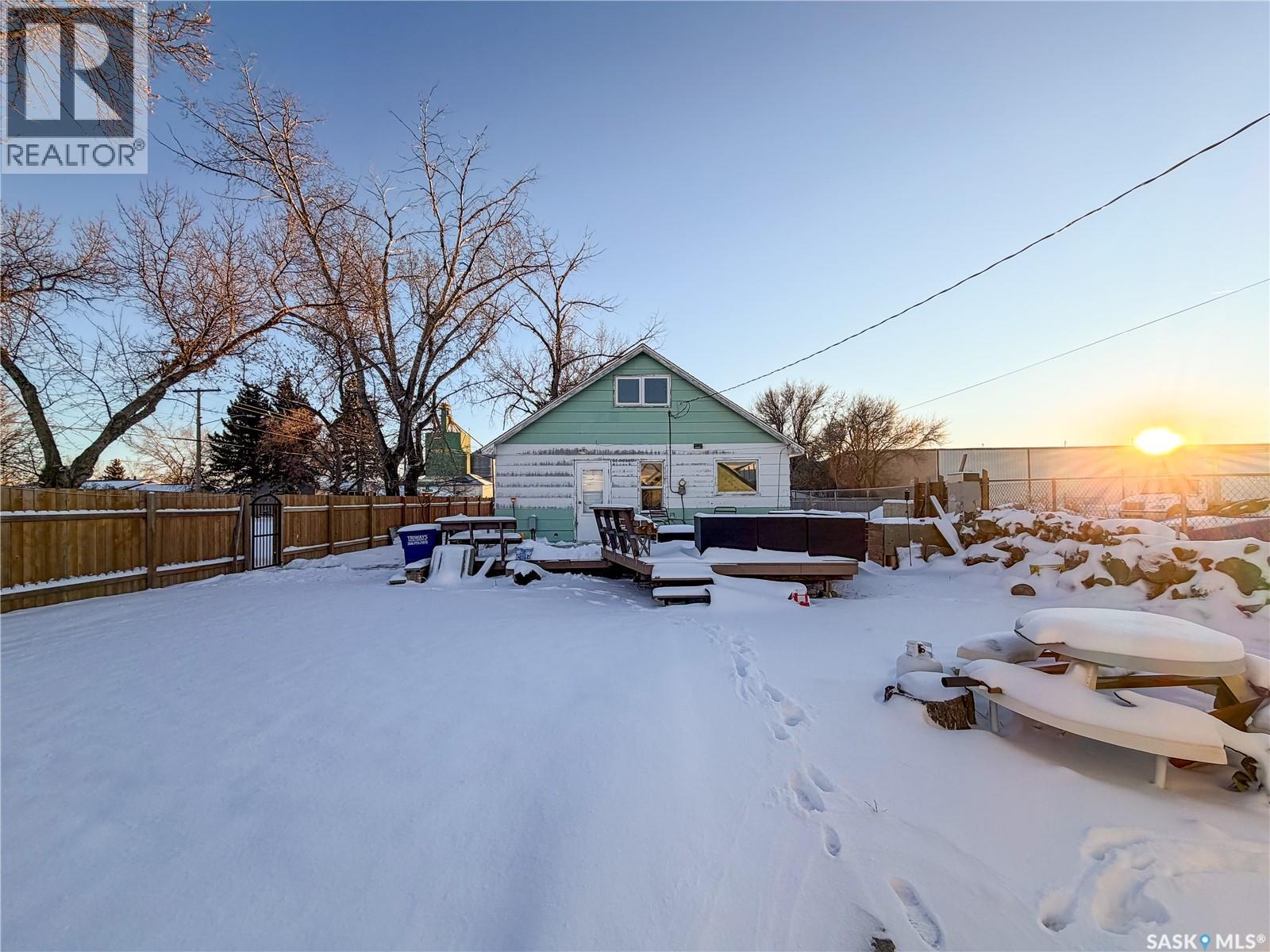 301 Front Street, Eastend, SK - Outdoor