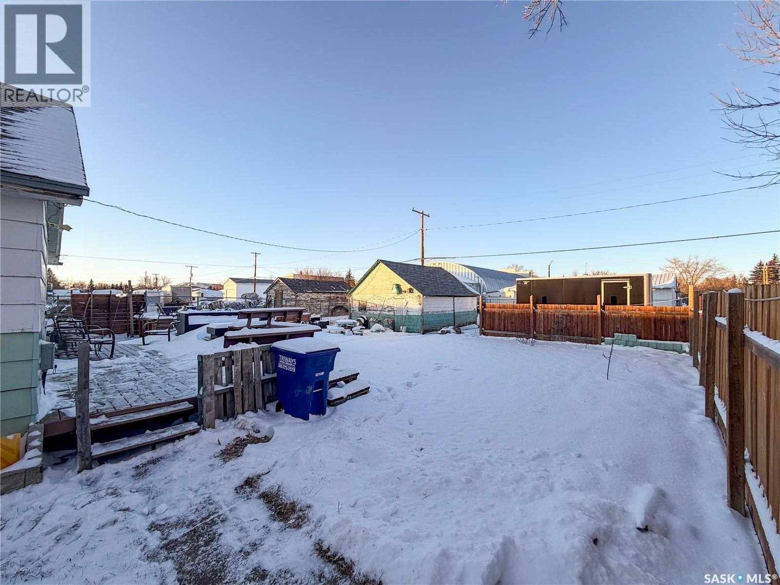 301 Front Street, Eastend, SK - Outdoor